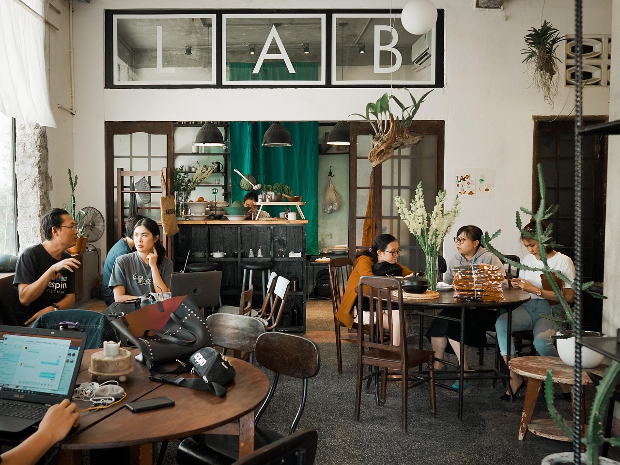 方盒万宝路草莓双爆珠：曲靖注册代理公司电话